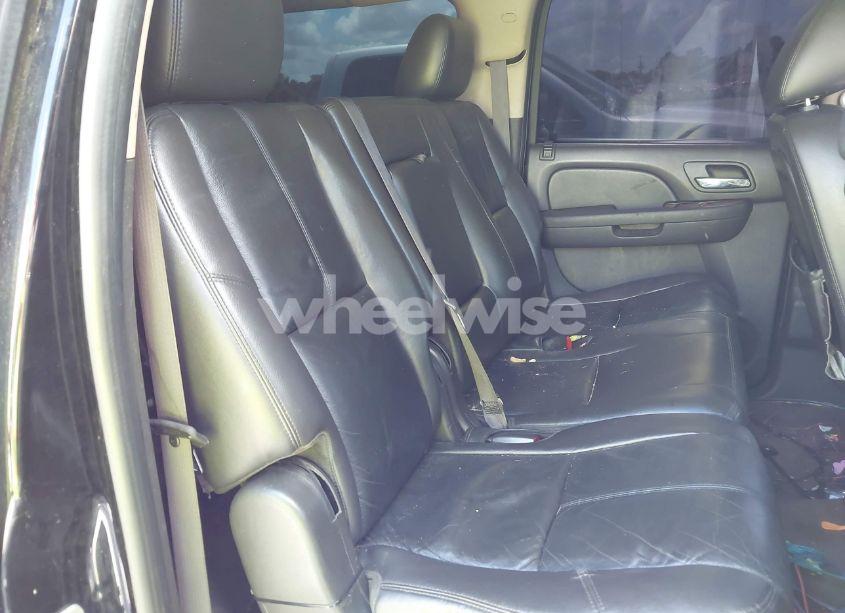 Photo 8 of 2011 Chevrolet Suburban 1500 LT1 (VIN 1GNSKJE30BR208039)