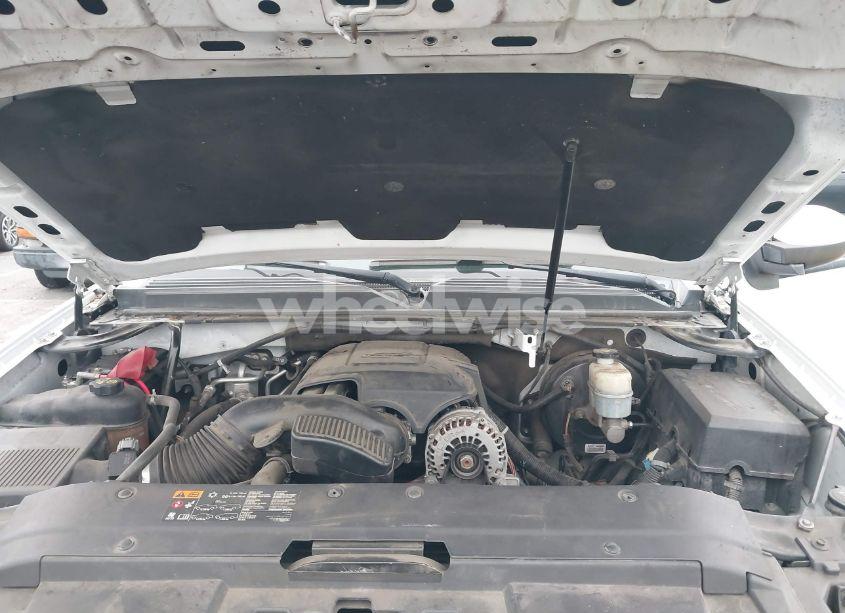 Photo 10 of 2011 Chevrolet Suburban 1500 LT1 (VIN 1GNSKJE30BR216805)