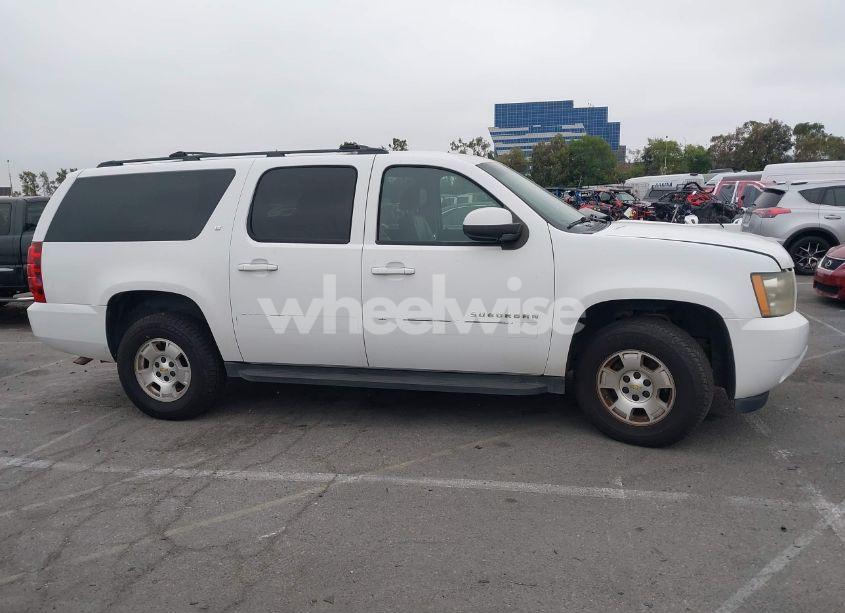 Photo 13 of 2011 Chevrolet Suburban 1500 LT1 (VIN 1GNSKJE30BR216805)