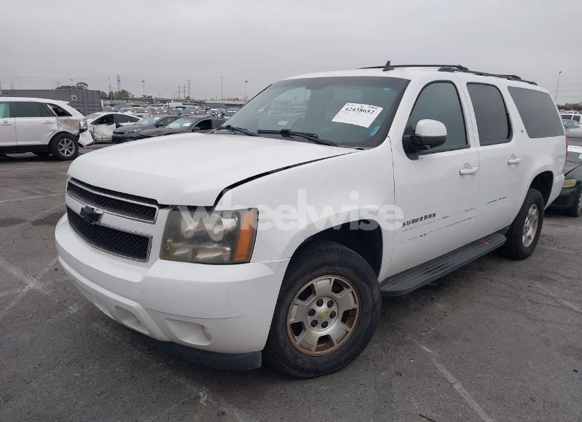 Photo 2 of 2011 Chevrolet Suburban 1500 LT1 (VIN 1GNSKJE30BR216805)