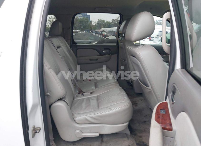 Photo 8 of 2011 Chevrolet Suburban 1500 LT1 (VIN 1GNSKJE30BR216805)