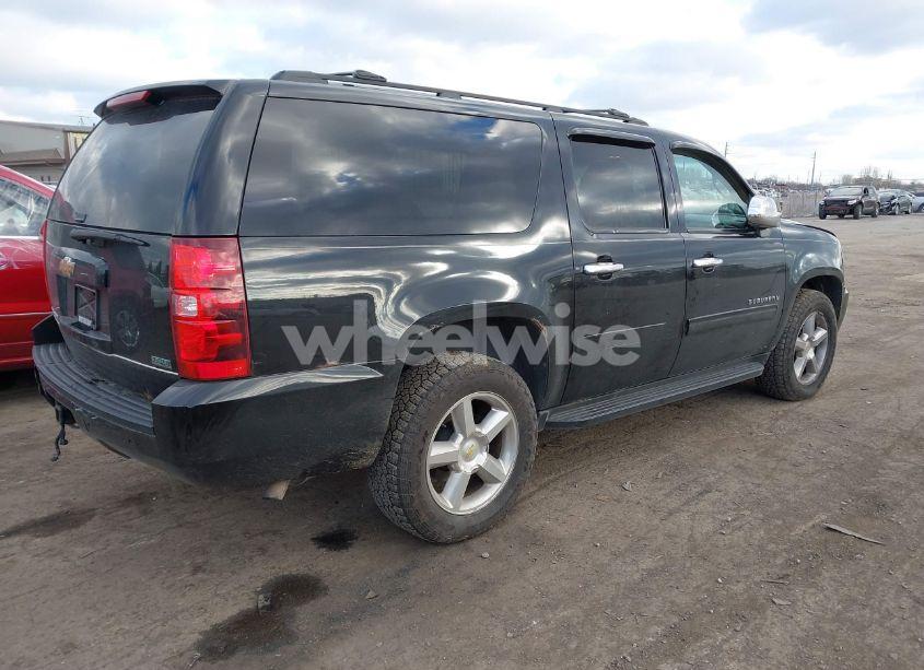 Photo 4 of 2011 Chevrolet Suburban 1500 LT1 (VIN 1GNSKJE30BR219235)