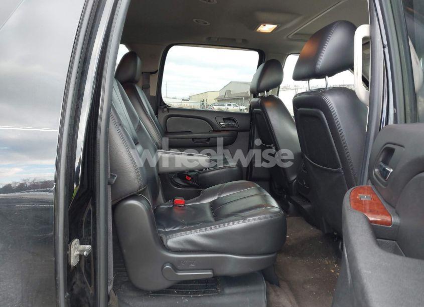 Photo 8 of 2011 Chevrolet Suburban 1500 LT1 (VIN 1GNSKJE30BR219235)