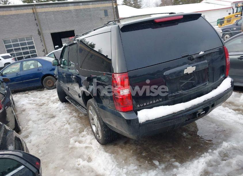 Photo 3 of 2011 Chevrolet Suburban 1500 LT1 (VIN 1GNSKJE31BR230826)