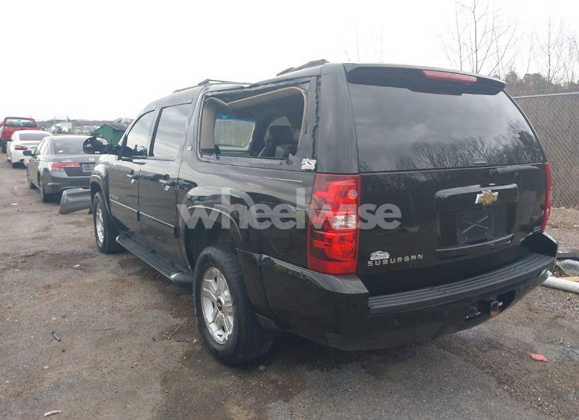 Photo 3 of 2011 Chevrolet Suburban 1500 LT1 (VIN 1GNSKJE31BR352277)