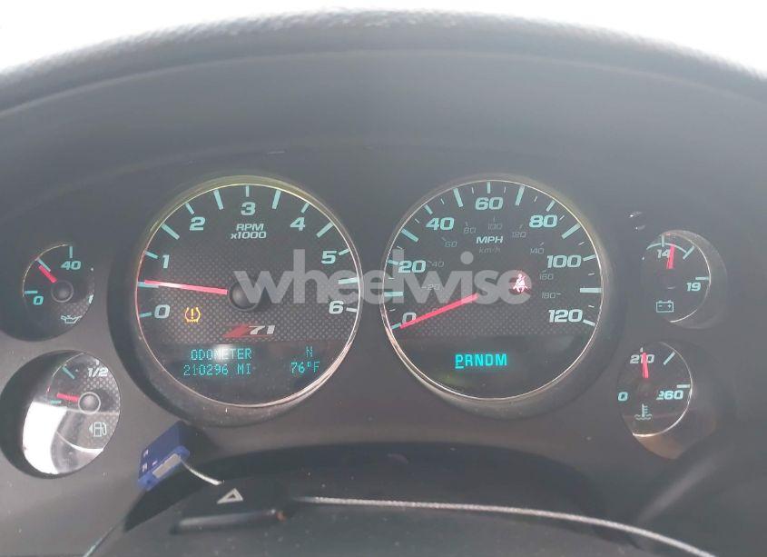 Photo 7 of 2011 Chevrolet Suburban 1500 LT1 (VIN 1GNSKJE31BR352277)