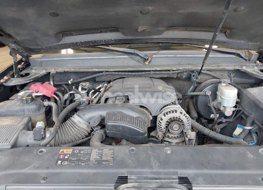 Photo 10 of 2011 Chevrolet Suburban 1500 LT1 (VIN 1GNSKJE31BR356961)