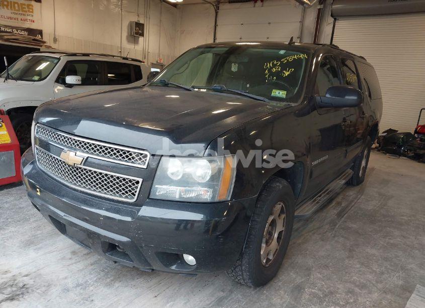 Photo 2 of 2011 Chevrolet Suburban 1500 LT1 (VIN 1GNSKJE31BR356961)