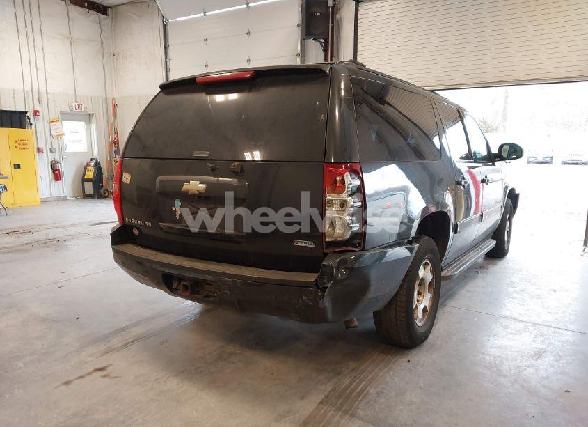 Photo 4 of 2011 Chevrolet Suburban 1500 LT1 (VIN 1GNSKJE31BR356961)