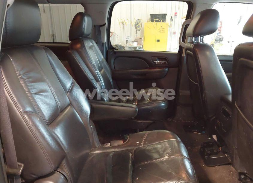 Photo 8 of 2011 Chevrolet Suburban 1500 LT1 (VIN 1GNSKJE31BR356961)