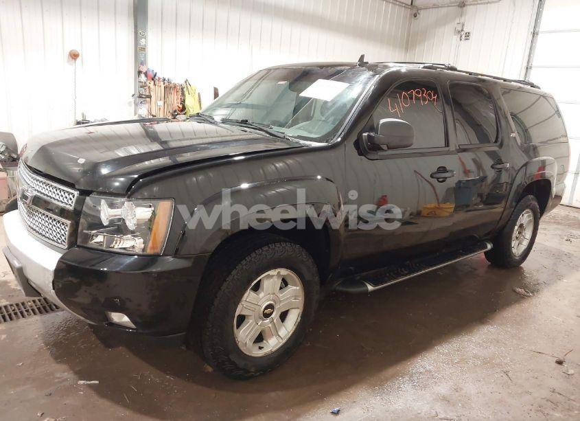 Photo 2 of 2011 Chevrolet Suburban 1500 LT1 (VIN 1GNSKJE32BR106273)