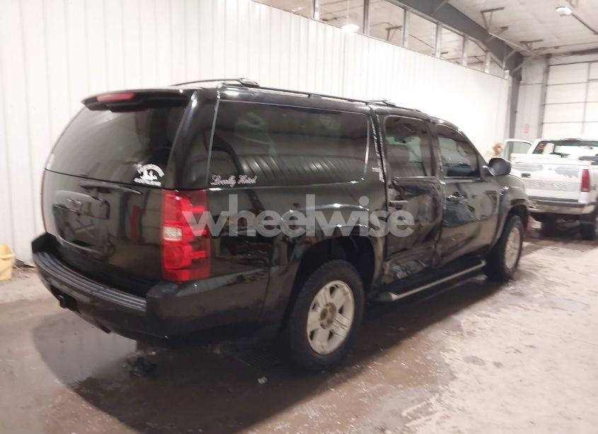 Photo 4 of 2011 Chevrolet Suburban 1500 LT1 (VIN 1GNSKJE32BR106273)