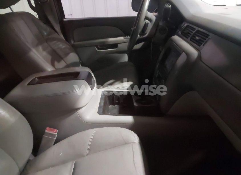 Photo 5 of 2011 Chevrolet Suburban 1500 LT1 (VIN 1GNSKJE32BR106273)