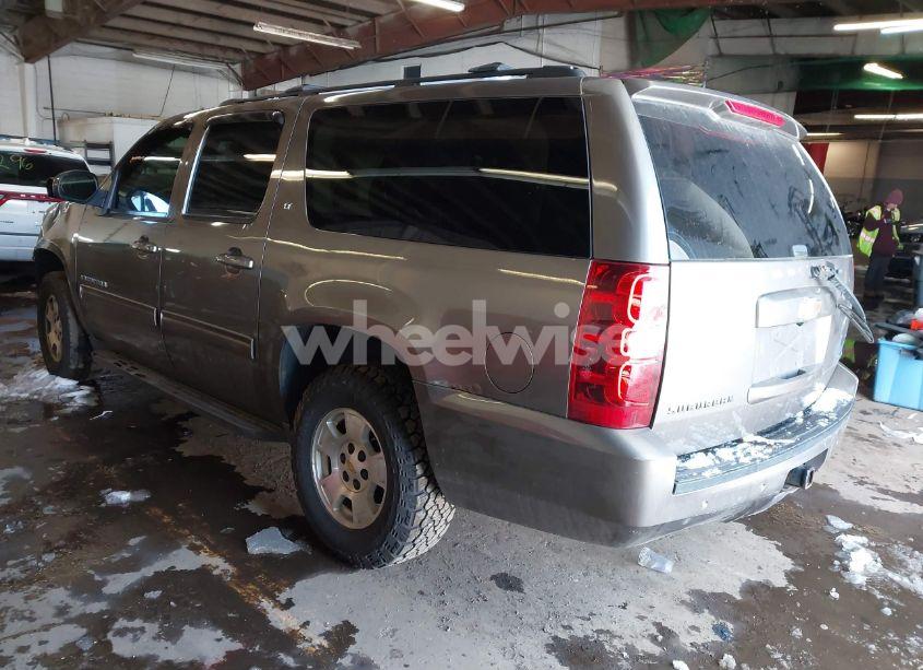 Photo 3 of 2011 Chevrolet Suburban 1500 LT1 (VIN 1GNSKJE33BR189440)