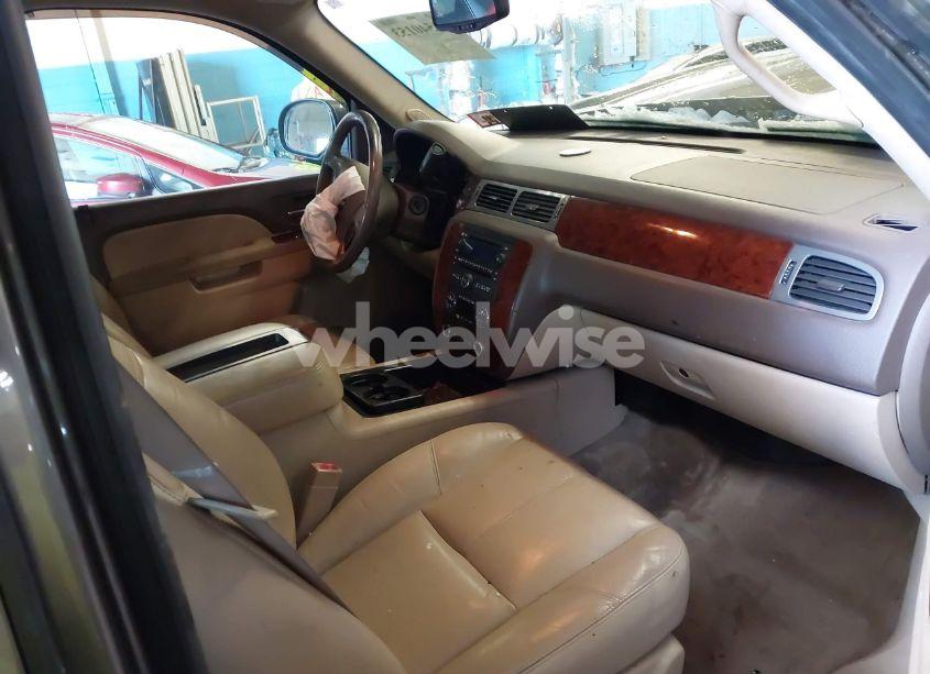 Photo 5 of 2011 Chevrolet Suburban 1500 LT1 (VIN 1GNSKJE33BR189440)