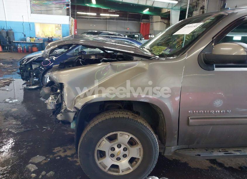 Photo 6 of 2011 Chevrolet Suburban 1500 LT1 (VIN 1GNSKJE33BR189440)