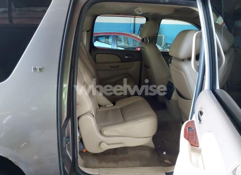 Photo 8 of 2011 Chevrolet Suburban 1500 LT1 (VIN 1GNSKJE33BR189440)