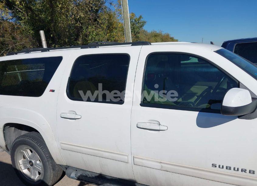 Photo 13 of 2011 Chevrolet Suburban 1500 LT1 (VIN 1GNSKJE33BR329499)