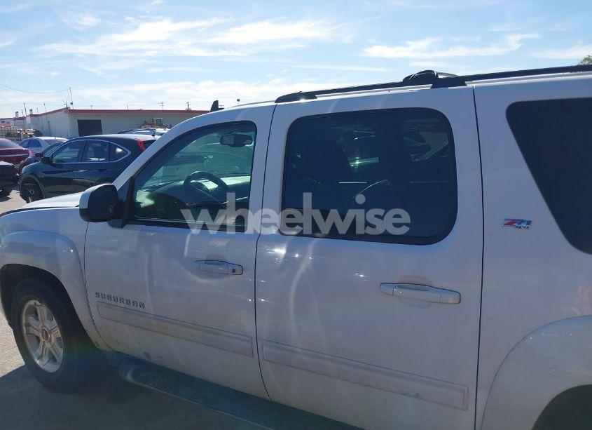 Photo 14 of 2011 Chevrolet Suburban 1500 LT1 (VIN 1GNSKJE33BR329499)