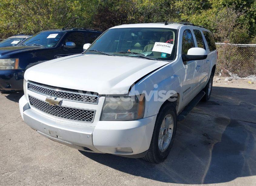 Photo 2 of 2011 Chevrolet Suburban 1500 LT1 (VIN 1GNSKJE33BR329499)