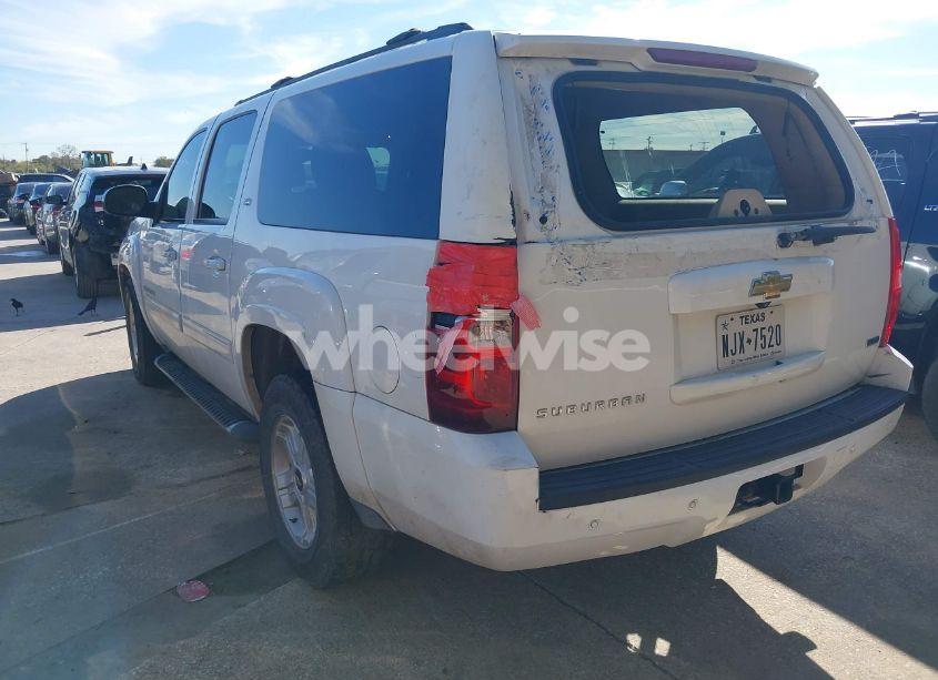 Photo 3 of 2011 Chevrolet Suburban 1500 LT1 (VIN 1GNSKJE33BR329499)