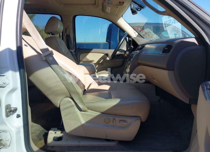 Photo 5 of 2011 Chevrolet Suburban 1500 LT1 (VIN 1GNSKJE33BR329499)