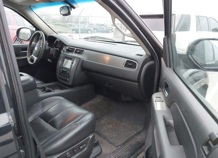 Photo 5 of 2011 Chevrolet Suburban 1500 LT1 (VIN 1GNSKJE34BR254098)