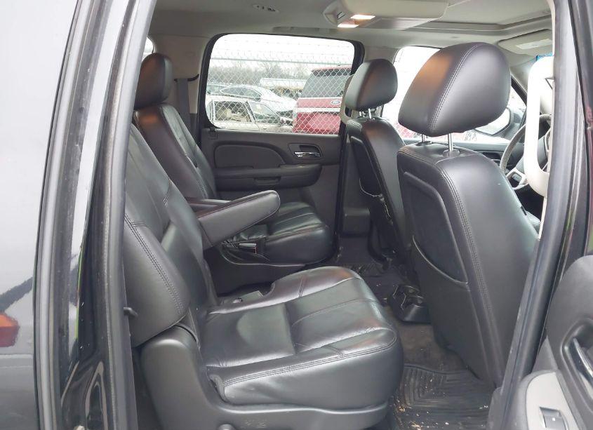 Photo 8 of 2011 Chevrolet Suburban 1500 LT1 (VIN 1GNSKJE34BR254098)