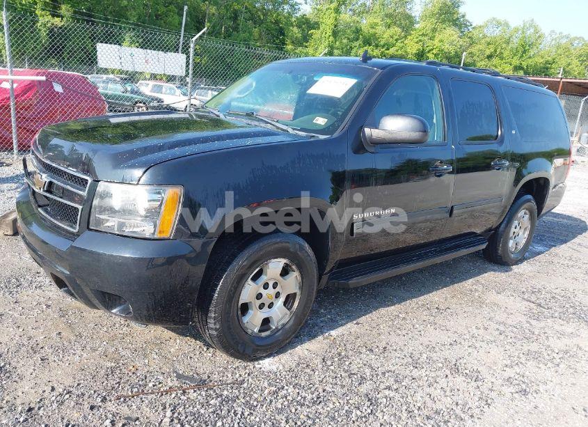 Photo 2 of 2011 Chevrolet Suburban 1500 LT1 (VIN 1GNSKJE34BR400810)