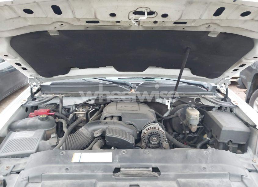 Photo 10 of 2011 Chevrolet Suburban 1500 LT1 (VIN 1GNSKJE36BR184345)