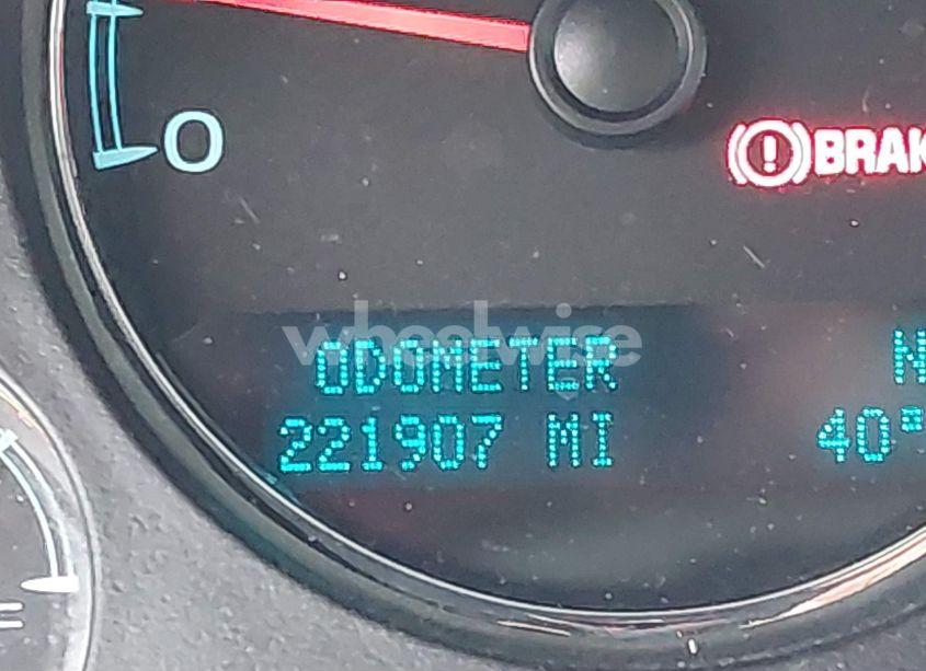 Photo 15 of 2011 Chevrolet Suburban 1500 LT1 (VIN 1GNSKJE36BR184345)