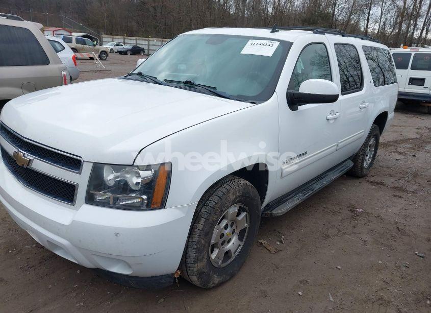 Photo 2 of 2011 Chevrolet Suburban 1500 LT1 (VIN 1GNSKJE36BR184345)