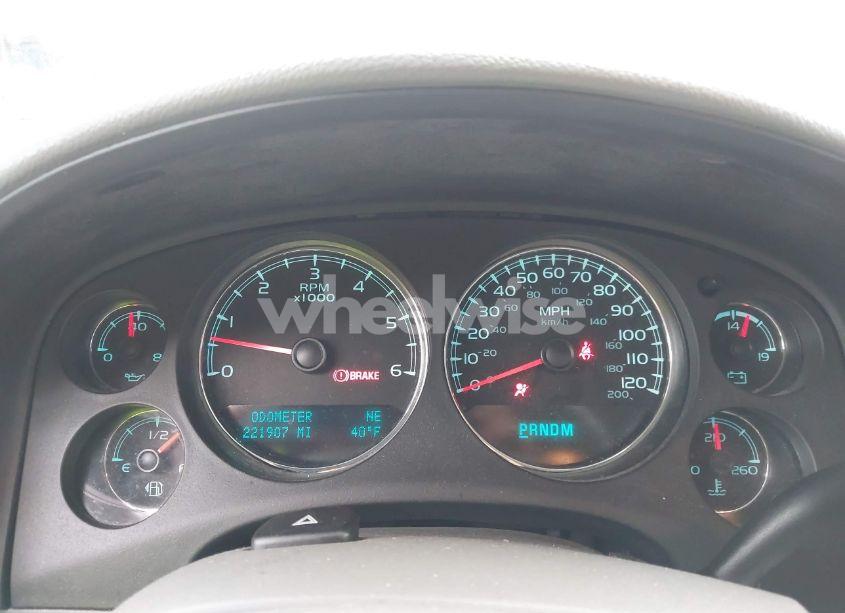 Photo 7 of 2011 Chevrolet Suburban 1500 LT1 (VIN 1GNSKJE36BR184345)