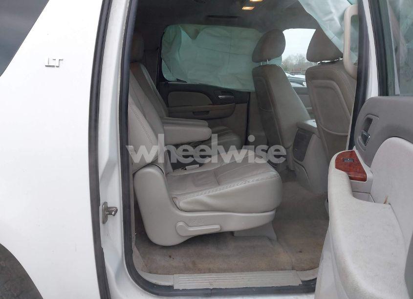 Photo 8 of 2011 Chevrolet Suburban 1500 LT1 (VIN 1GNSKJE36BR184345)