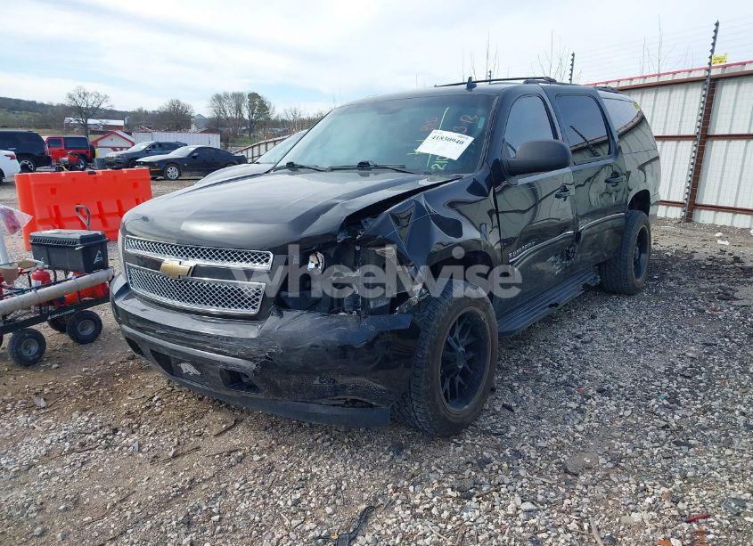 Photo 2 of 2011 Chevrolet Suburban 1500 LT1 (VIN 1GNSKJE36BR210250)