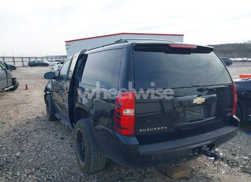 Photo 3 of 2011 Chevrolet Suburban 1500 LT1 (VIN 1GNSKJE36BR210250)