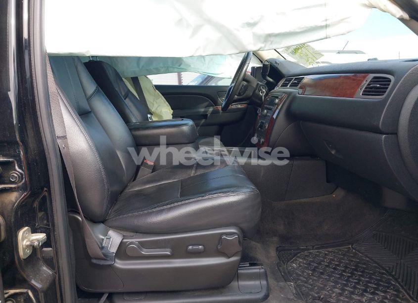 Photo 5 of 2011 Chevrolet Suburban 1500 LT1 (VIN 1GNSKJE36BR210250)