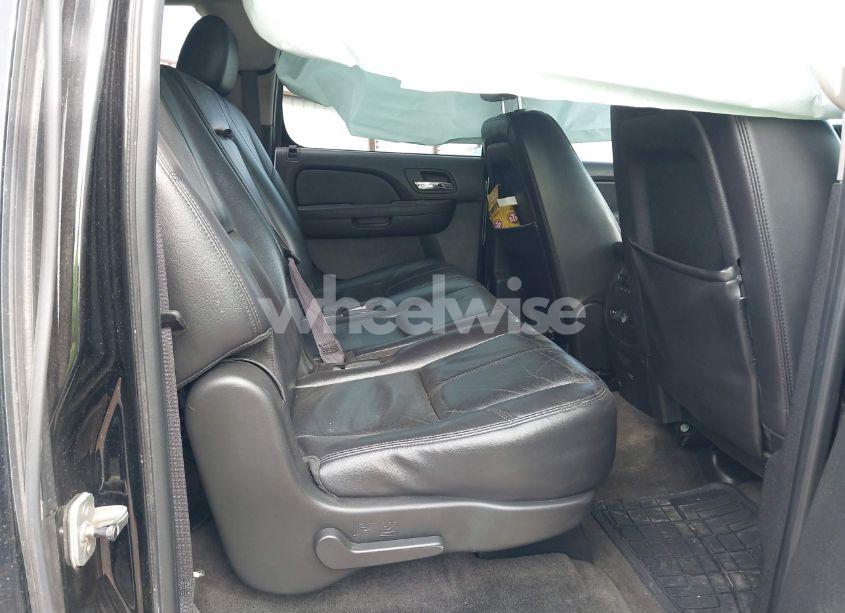 Photo 8 of 2011 Chevrolet Suburban 1500 LT1 (VIN 1GNSKJE36BR210250)