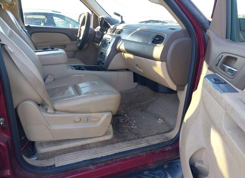 Photo 5 of 2011 Chevrolet Suburban 1500 LT1 (VIN 1GNSKJE36BR317086)