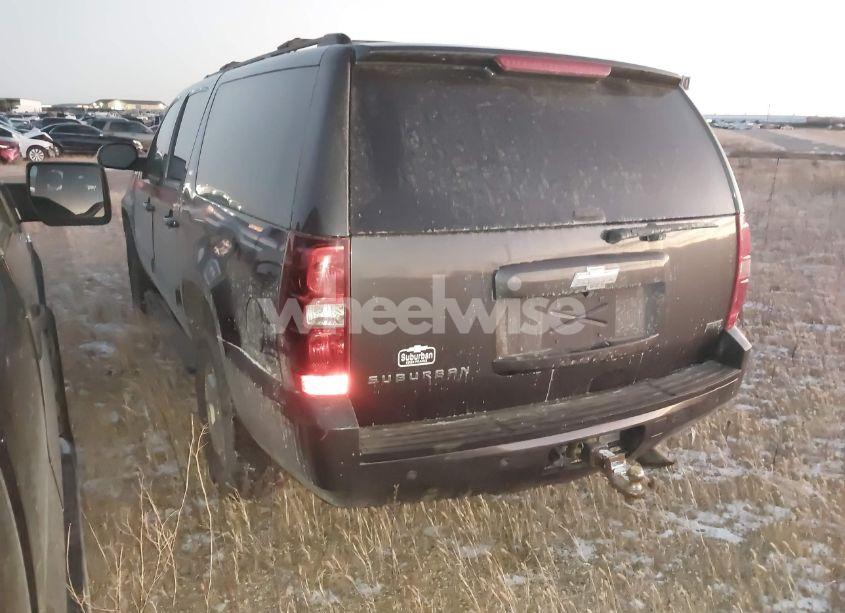 Photo 3 of 2011 Chevrolet Suburban 1500 LT1 (VIN 1GNSKJE37BR114322)