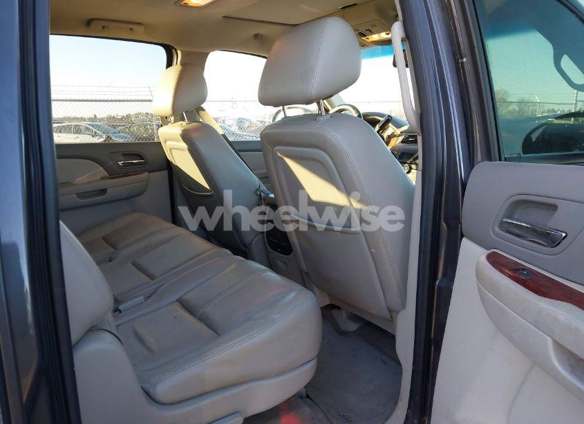 Photo 8 of 2011 Chevrolet Suburban 1500 LT1 (VIN 1GNSKJE37BR114322)