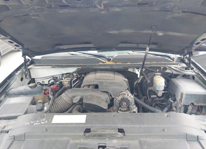 Photo 10 of 2011 Chevrolet Suburban 1500 LT1 (VIN 1GNSKJE38BR220648)