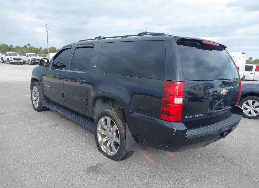 Photo 3 of 2011 Chevrolet Suburban 1500 LT1 (VIN 1GNSKJE38BR220648)
