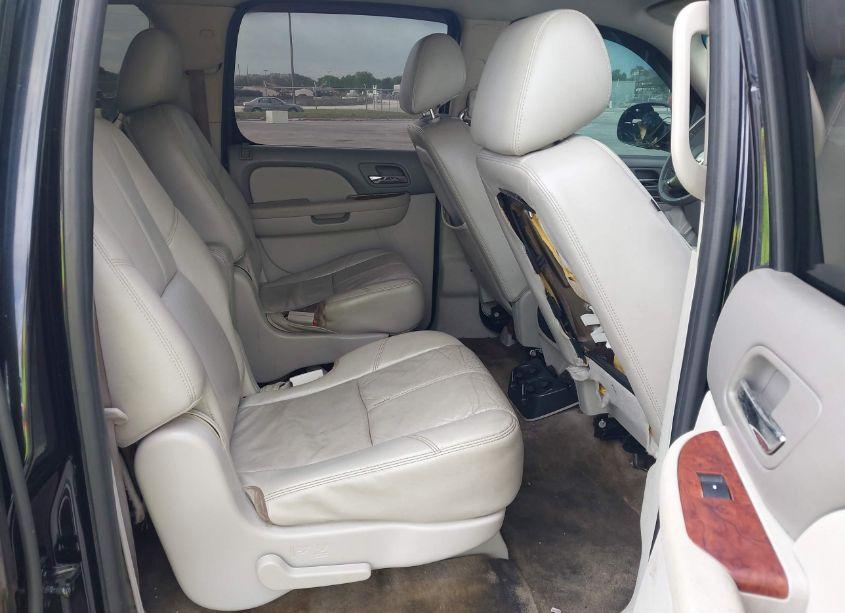 Photo 8 of 2011 Chevrolet Suburban 1500 LT1 (VIN 1GNSKJE38BR220648)