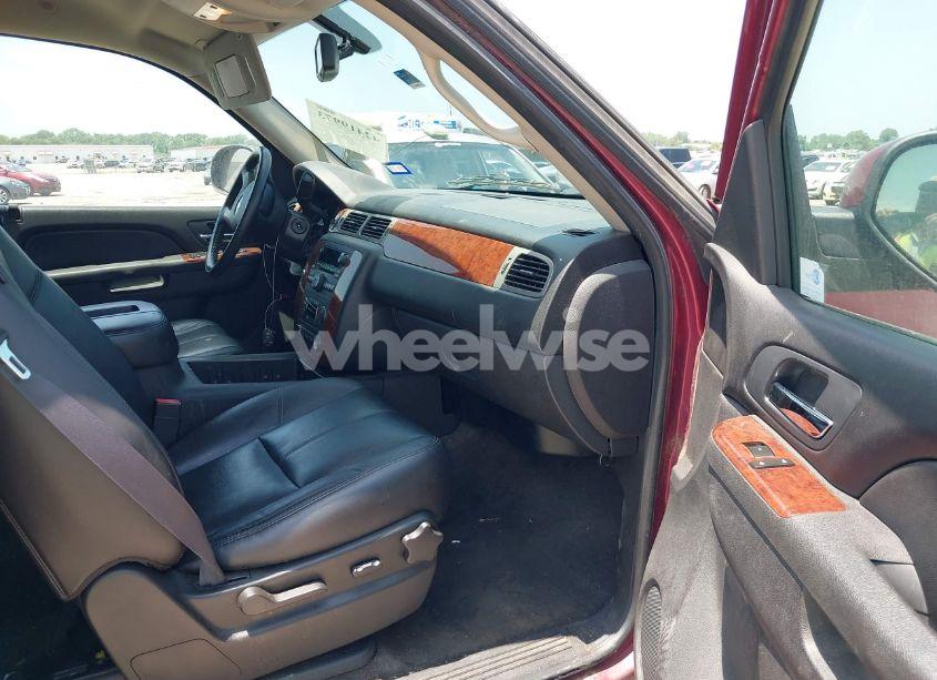 Photo 5 of 2011 Chevrolet Suburban 1500 LT1 (VIN 1GNSKJE39BR167040)