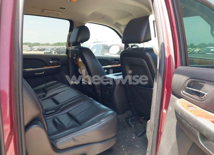 Photo 8 of 2011 Chevrolet Suburban 1500 LT1 (VIN 1GNSKJE39BR167040)