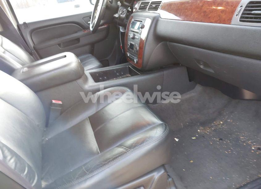 Photo 5 of 2011 Chevrolet Suburban 1500 LT1 (VIN 1GNSKJE39BR296248)