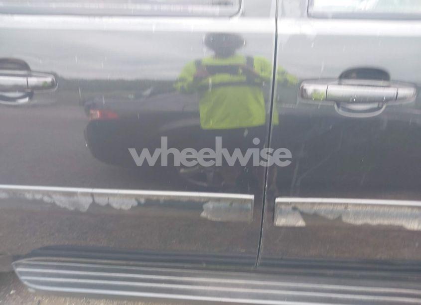 Photo 13 of 2011 Chevrolet Suburban 1500 LT1 (VIN 1GNSKJE39BR320788)