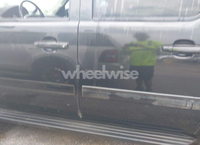 Photo 14 of 2011 Chevrolet Suburban 1500 LT1 (VIN 1GNSKJE39BR320788)