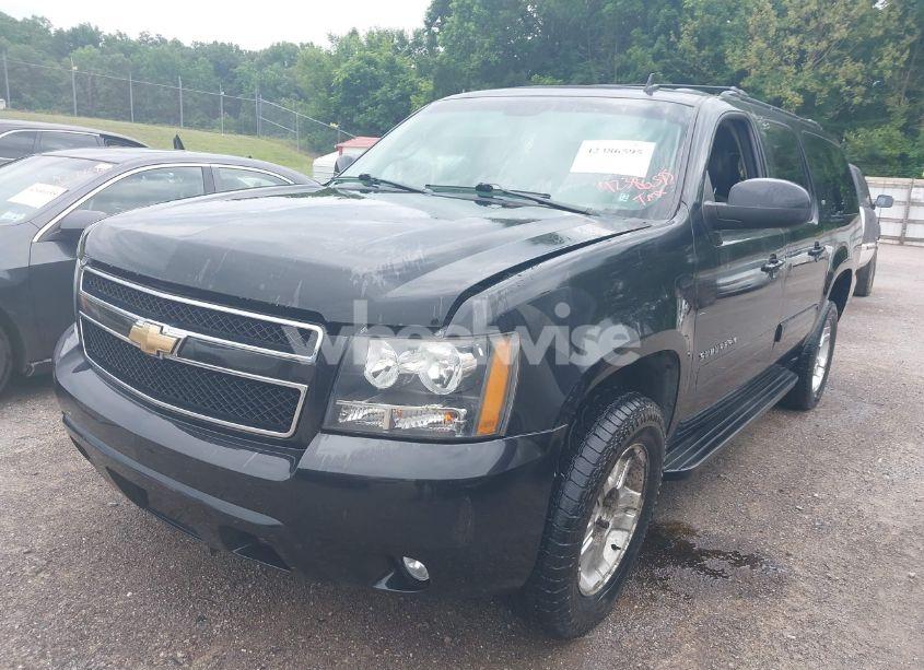 Photo 2 of 2011 Chevrolet Suburban 1500 LT1 (VIN 1GNSKJE39BR320788)